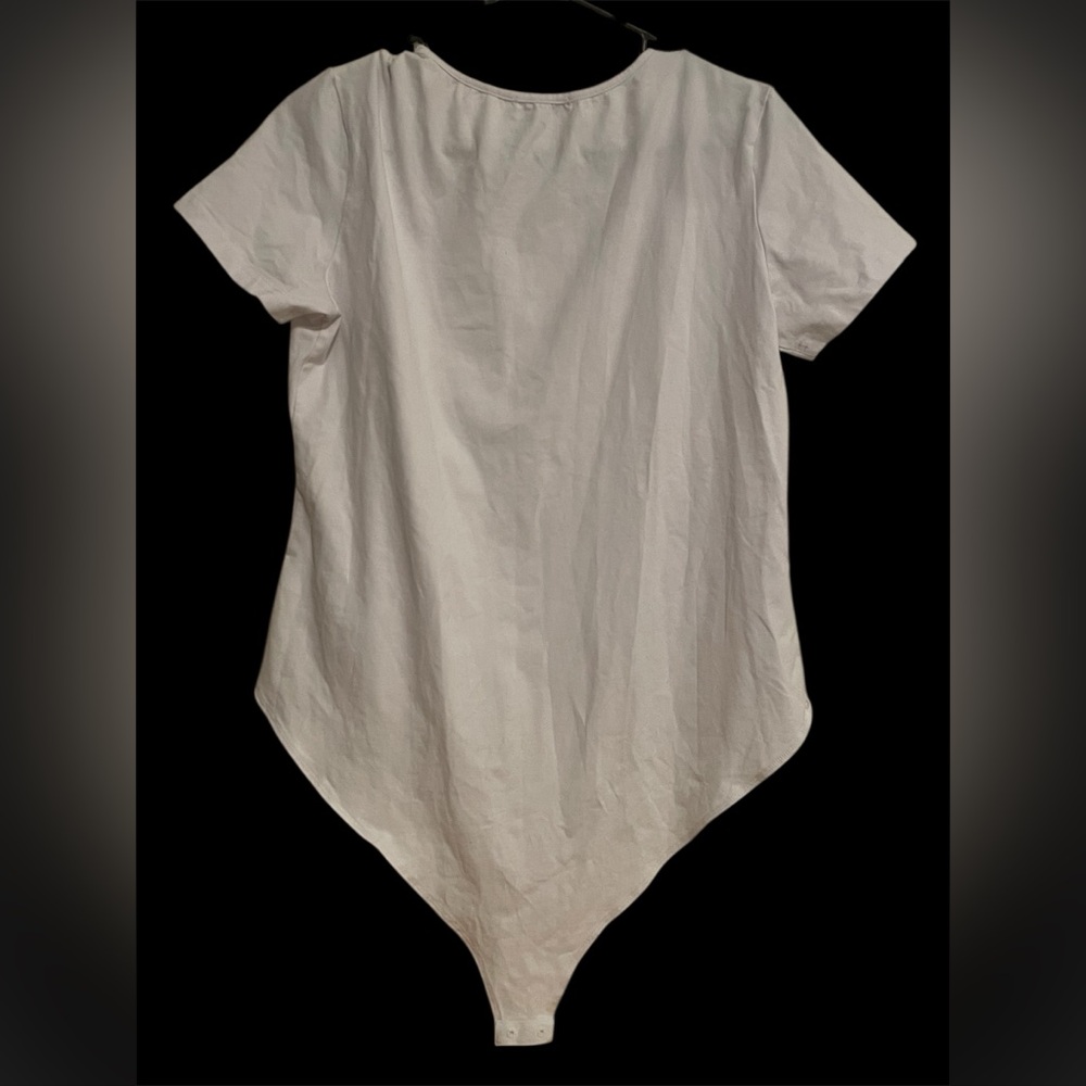 ⭐️ 2/$15 SALE ⭐️Mangopop Short Sleeve Bodysuit - Picture 2 of 4